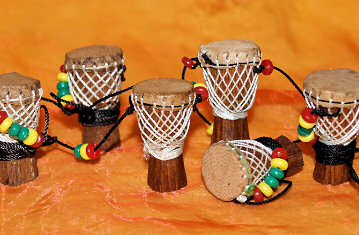 Djemb&eacute; Art Schmuck Trommeln