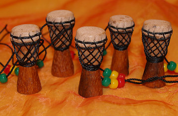 Djemb&eacute; Art Schmuck Trommeln