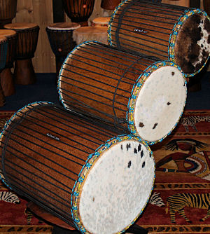 Djemb&eacute; Art Trommeln, Dunun Basstrommeln