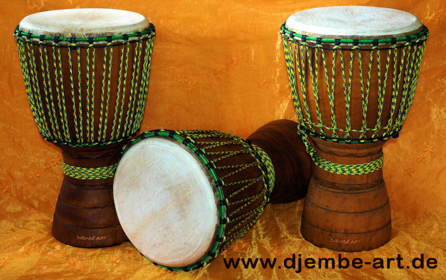 Djembe Trommel Serie 'Jamaika Love' von Djembe Art aus der Elfenbeinküste, Westafrika