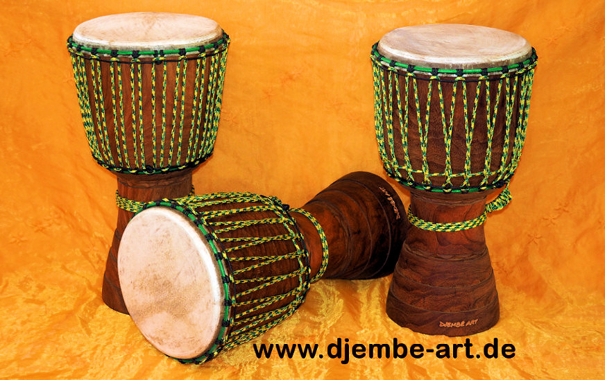 Djembe Trommel Serie 'Jamaika Love' von Djembe Art aus der Elfenbeinküste, Westafrika